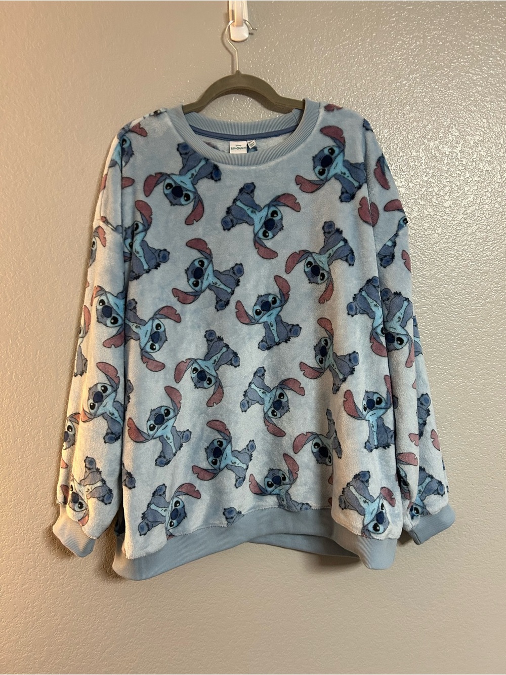 Women’s Disney blue plush graphic character sweatshirt pullover sweater size XXL